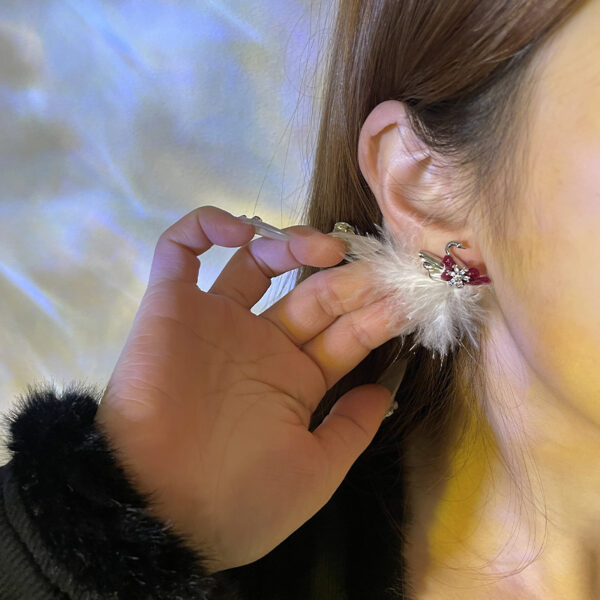 Swan Feather Snowflake Ear Stud Female Autumn And Winter - Image 5